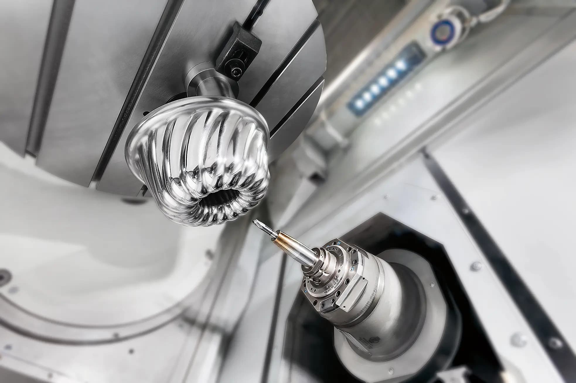 Teknik resme bağlı metal işleme sürecinden bir kare.